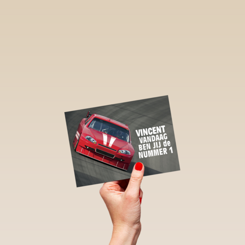 racen met een rode auto