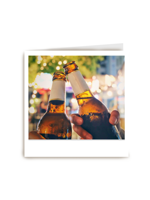 Gefeliciteerd kaart cheers met bier Polaroid