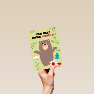 Sterktekaart Beer met een hele dikke knuffel