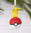 Hallmark Kerst Ornament Pok&eacute;mon Met Bal