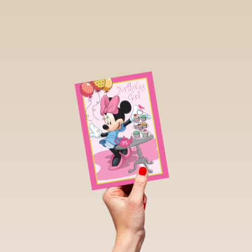 minnie mouse deelt cupcakes uit