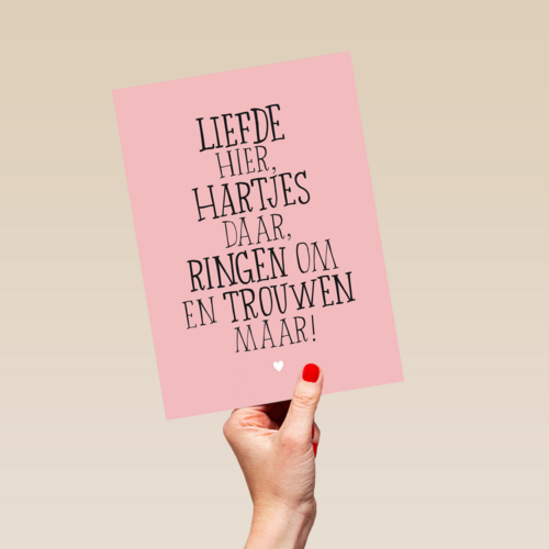 huwelijks kaart liefde hier hartjes daar ringen om en trouwen maar