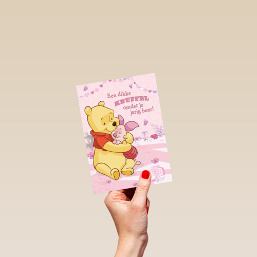 winnie en knorretje knuffelen