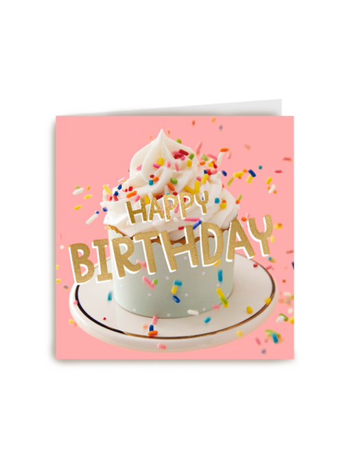 Een taart met confetti en Happy Birthday