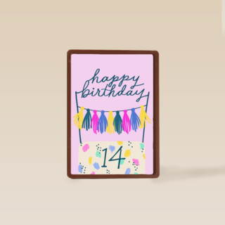 happy birthday met deze uitbundige taart