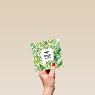 tropische groene bladeren weer een jaartje wijzer kaart