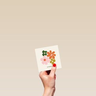 Sterkte kaart met getekende bloemen