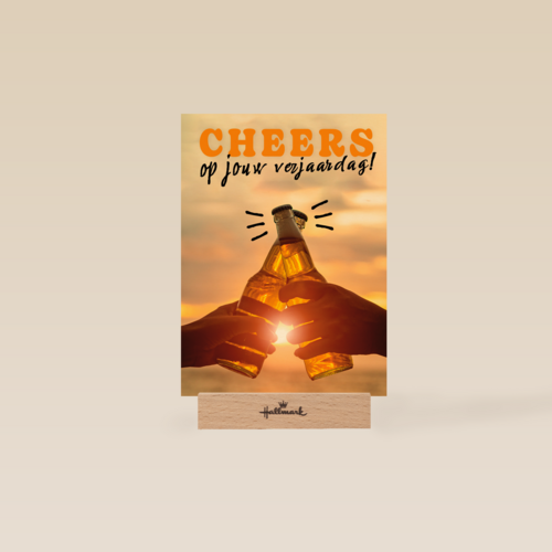 Cheers op je verjaardag bier