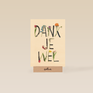 botanical kaart met bloemenletters geschreven dankjewel