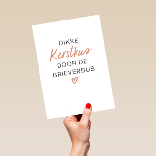 kerstkaart hip dikke kerstkus door de brievenbus