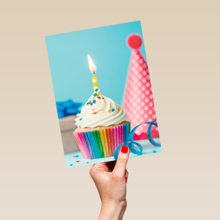 Verjaardagskaart man klassiek cupcake met kaarsje