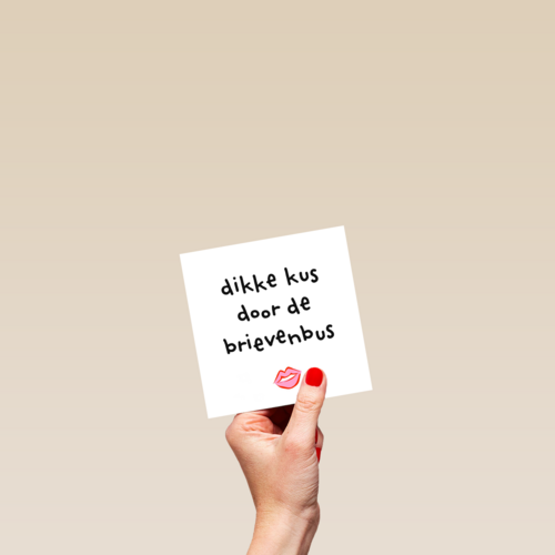Liefdeskaart Dikke kus door de brievenbus Corona coronavirus griep ziek hart onder de riem powervrouw