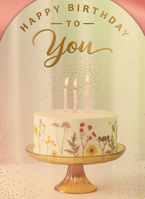 Taart met kaarsjes en happy birthday