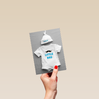 rompertje met babymutsje