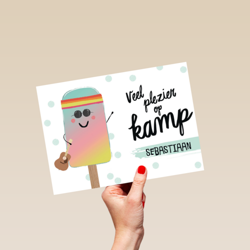 op kamp kaart met een ijsje die je veel plezier wenst