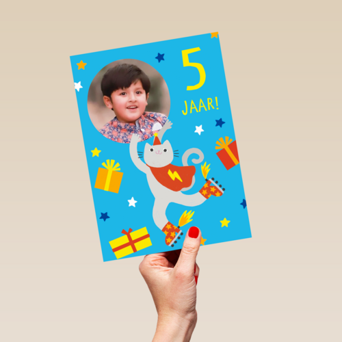 Feestende kat 5 jaar fotokaart