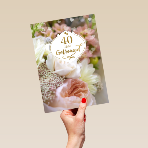 Huwelijkskaart 40 jaar getrouwd foto met bloemen