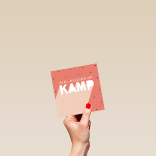 op kamp kaart met de tekst veel plezier op kamp