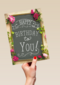 krijtbord omringd met bloemen