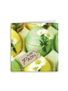 groene paaskaart met paaseieren en kleine witte bloemen fijne pasen
