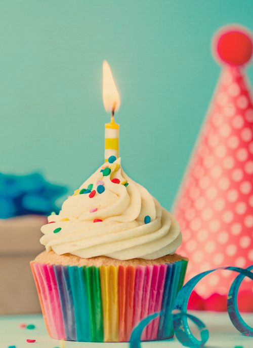 Verjaardagskaart man klassiek cupcake met kaarsje