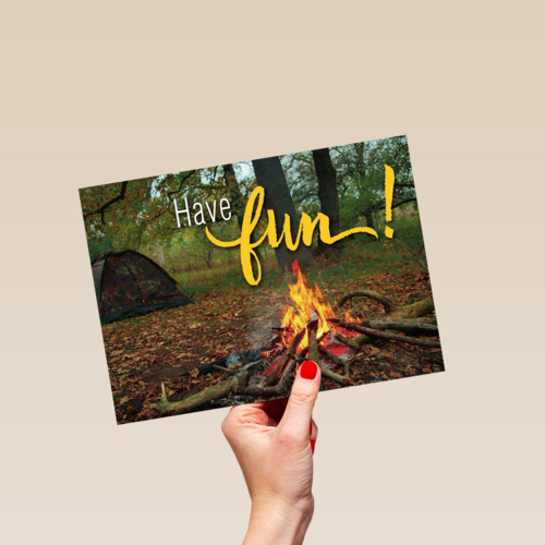 op kamp kaart met de tekst have fun