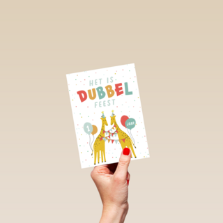 dubbel feest met twee giraffen en confetti