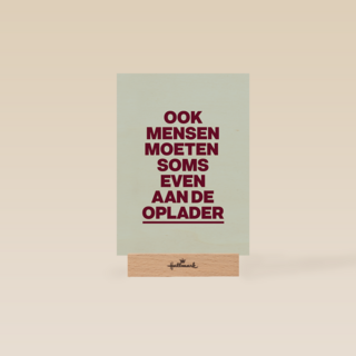 Even aan de oplader AndC