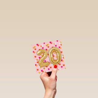 ballonnen voor je 20ste verjaardag met veel hartjes