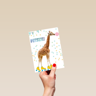 het is feest met giraffe met rolschaatsen