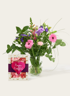 Boeket Bloemen Valentijn met Snoepkusjes en Knuffels