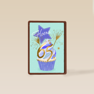 Hoera 65 jaar met cupcake