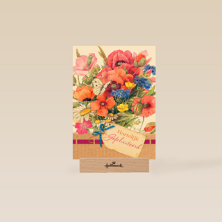 boeket met kaartje hartelijk gefeliciteerd