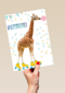 het is feest met giraffe met rolschaatsen
