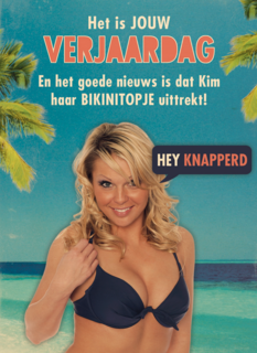 kim trekt haar bikinitopje uit