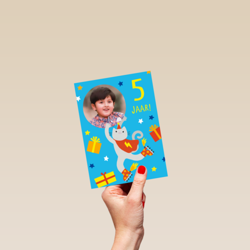 Feestende kat 5 jaar fotokaart