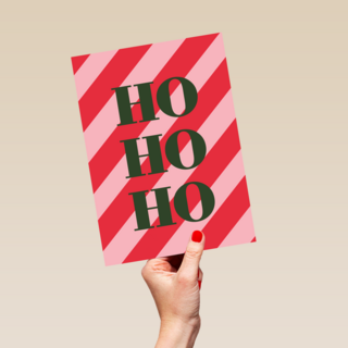 kerstkaart hohoho op rood roze achtergrond