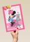 minnie mouse deelt cupcakes uit