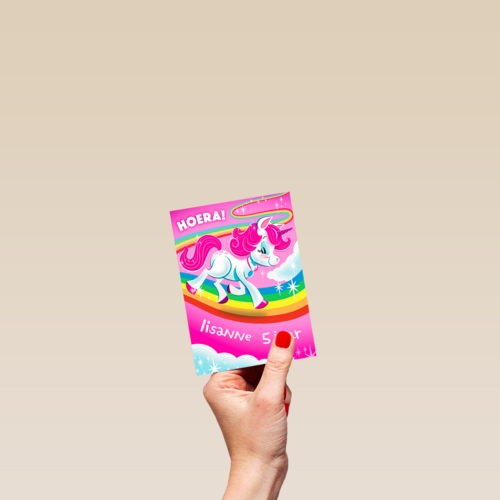 hoera een eenhoorn op een regenboog