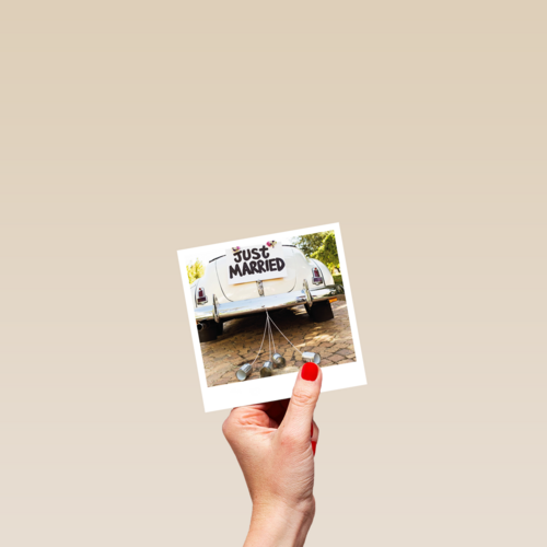Trouwkaart auto met just married Polaroid
