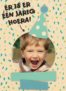 een blauwe fotokaart met feesthoed