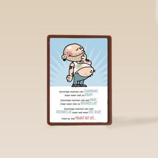 kale man met dikke buik