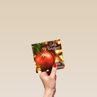 zakelijke kerstkaart met rood met gouden kerstbal