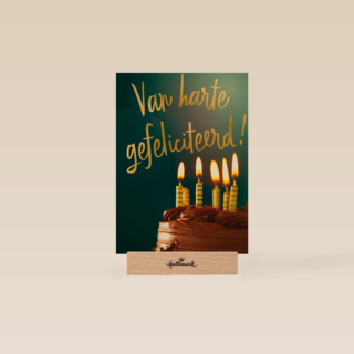 verjaardag kaart van harte gefeliciteerd taart met kaarsjes