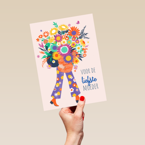 Een moeder met bloemen