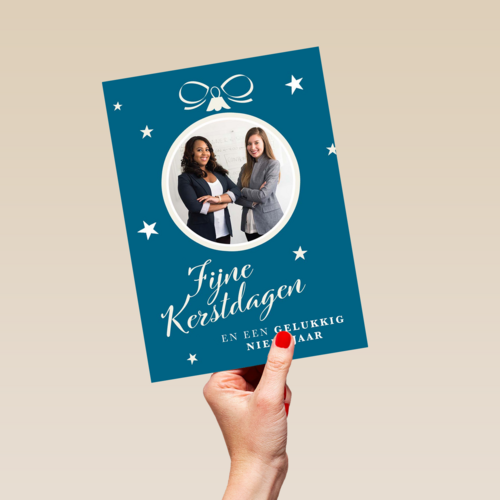 zakelijke kerstkaart met kerstbal met fotokader