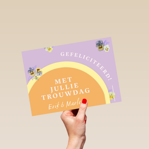 hippe trouwdag kaart met bloemen en paarse kleur