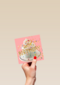 Een taart met confetti en Happy Birthday