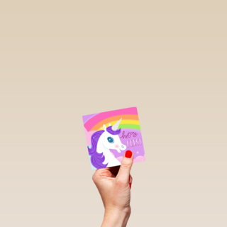 het is feest met een eenhoorn en regenboog