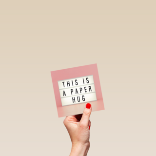 letterbord kaart met de tekst this is a paper hug